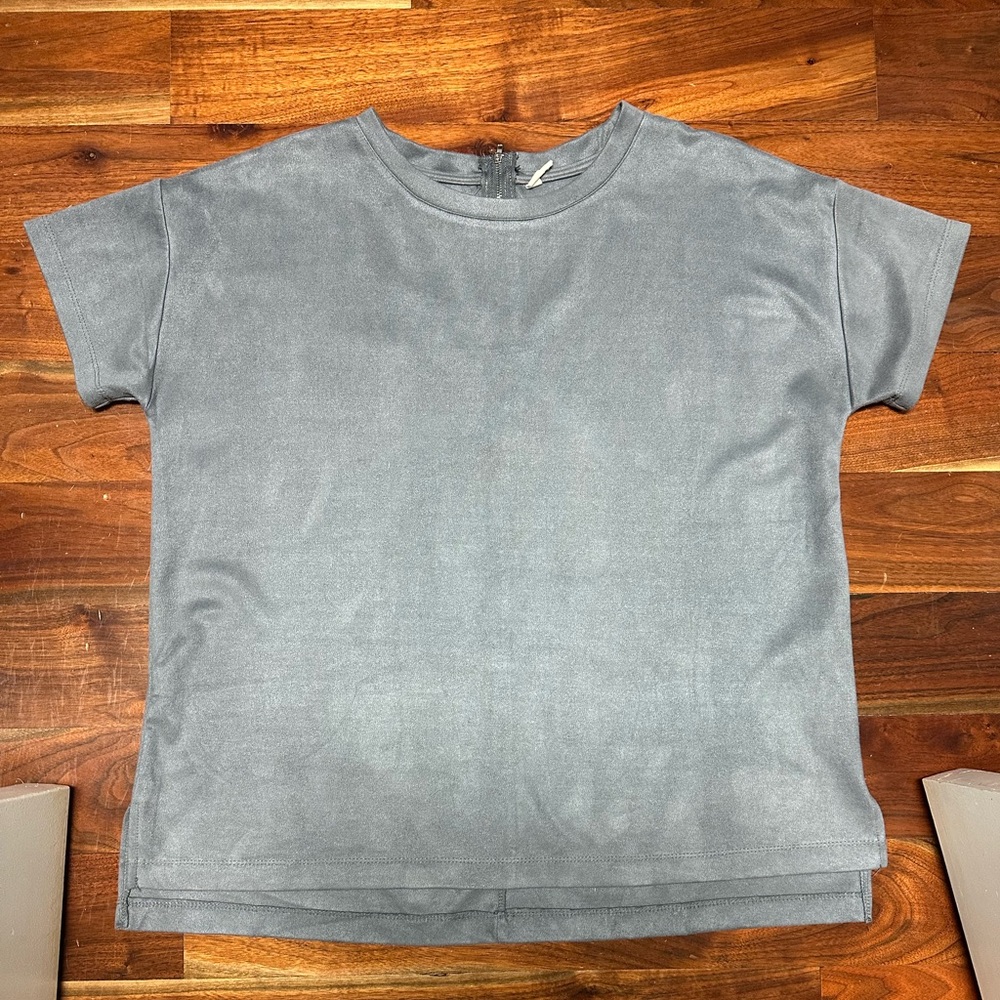 Vegan suede top with silver zipper in back size M
